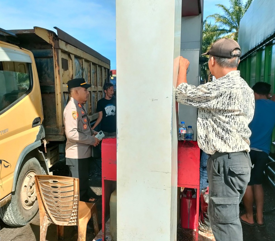 Kapolsek Lunang Silaut Laksanakan Pengawasan Ketat Distribusi BBM Subsidi di SPBU Lunang&nbsp;Silaut