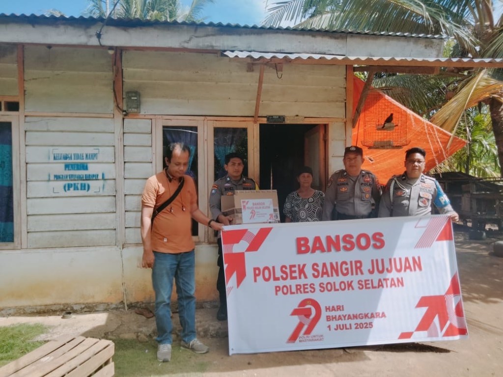 Peduli dan Berbagi, Polsek Sangir Jujuan Salurkan Bantuan Jelang Hari Bhayangkara&nbsp;ke-79