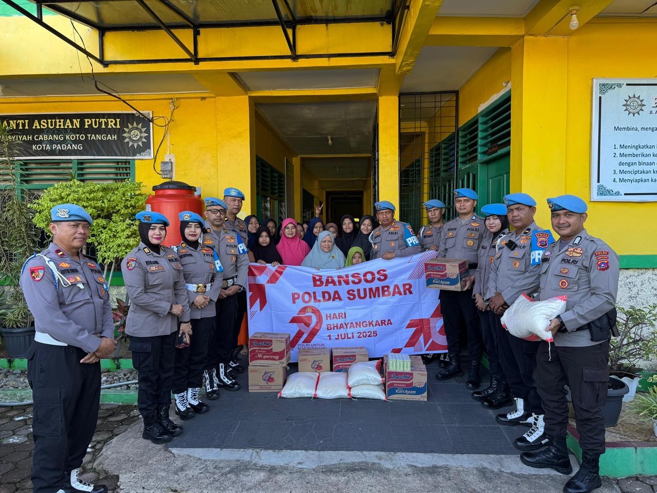 Dalam Rangka Hari Bhayangkara ke-79, Bidpropam Polda Sumbar Gelar Baksos dan Bakti Religi