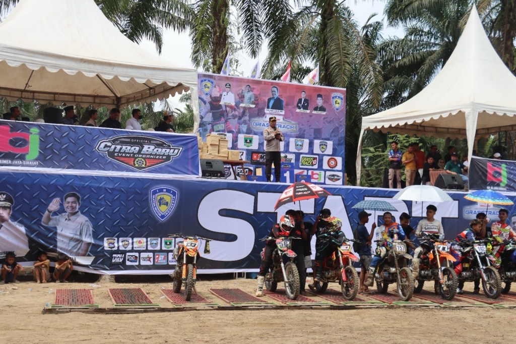 Kapolres Pasaman Barat Hadiri Pembukaan Kejurnas Grass Track Seri 2 Trophy Wakil Gubernur Sumbar Di Kecamatan&nbsp;Kinali