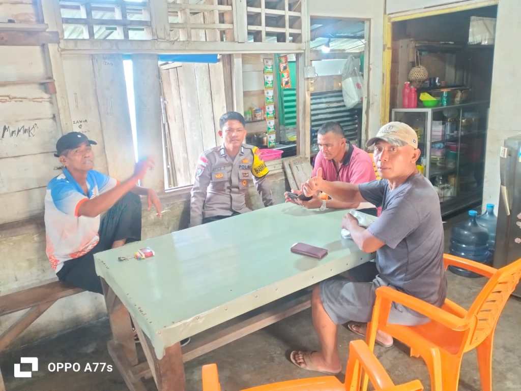 Bhabinkamtibmas Desa Silabu Lakukan Pendataan TPPO, Pastikan Keamanan&nbsp;Warga