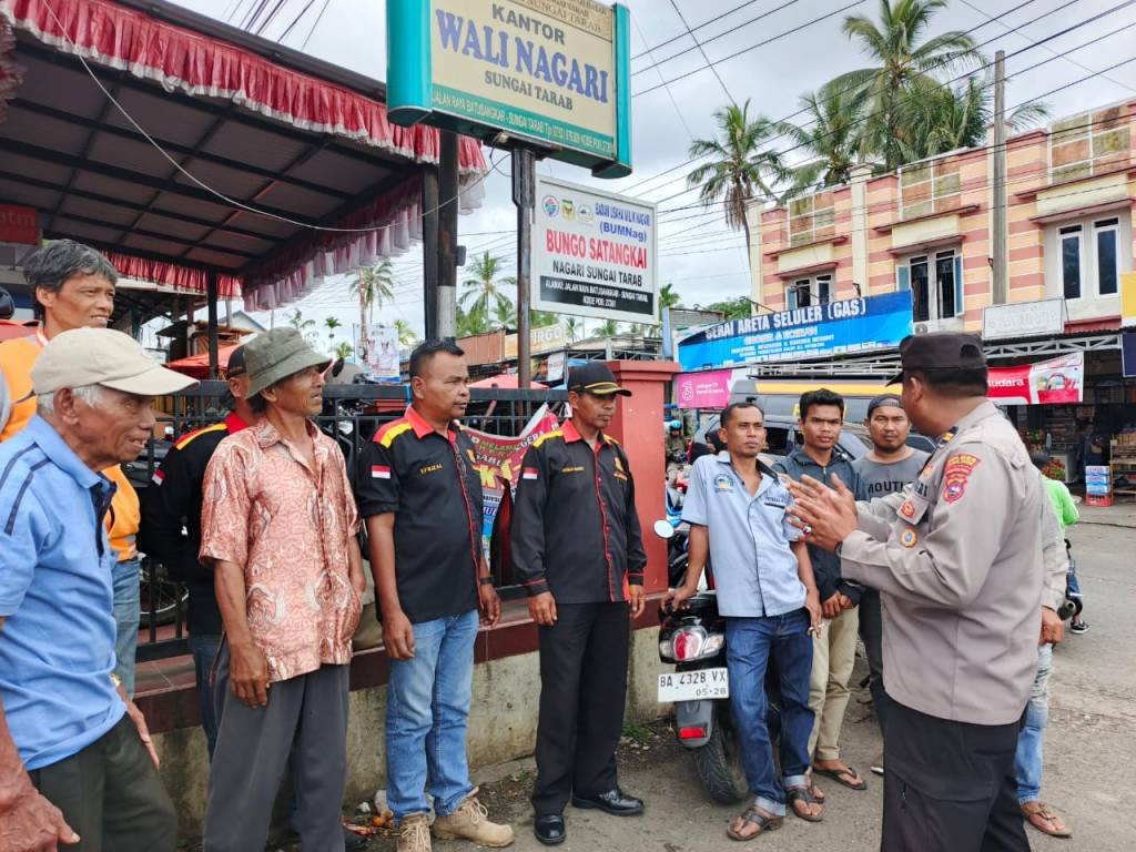 Ciptakan Kamtibmas Aman dan Kondusif, Kapolres Tanah Datar Turunkan Personil Laksanakan Patroli Dialogis di Lokasi Kegiatan&nbsp;Masyarakat