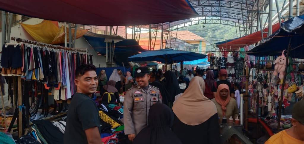Cegah Premanisme dan Kemacetan, Polsek Muaro Kalaban Intensifkan Patroli di Pasar Tradisional&nbsp;Silungkang