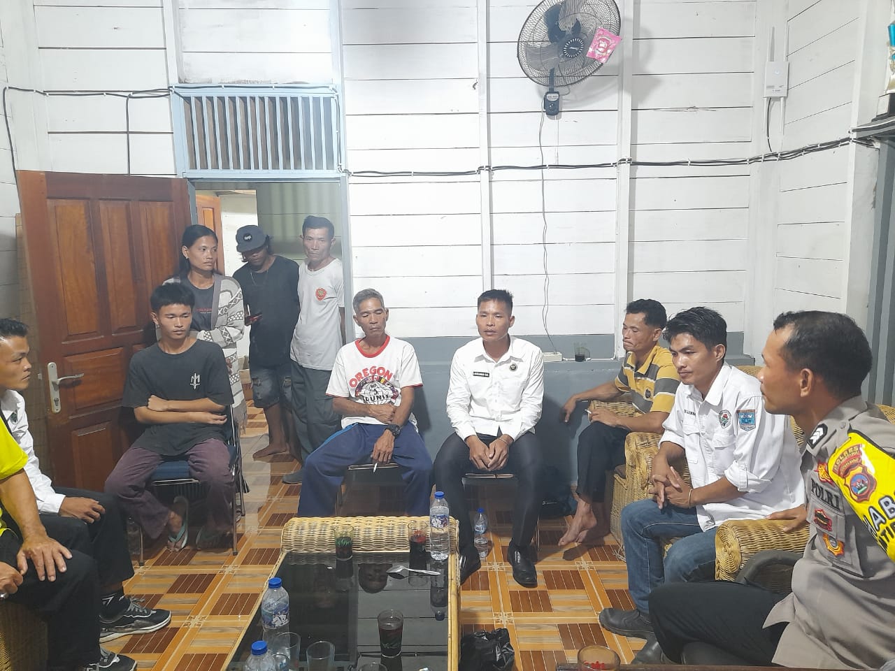 Bhabinkamtibmas Polsek Siberut Sukses Menjadi Problem Solver dalam Konflik Antar Warga