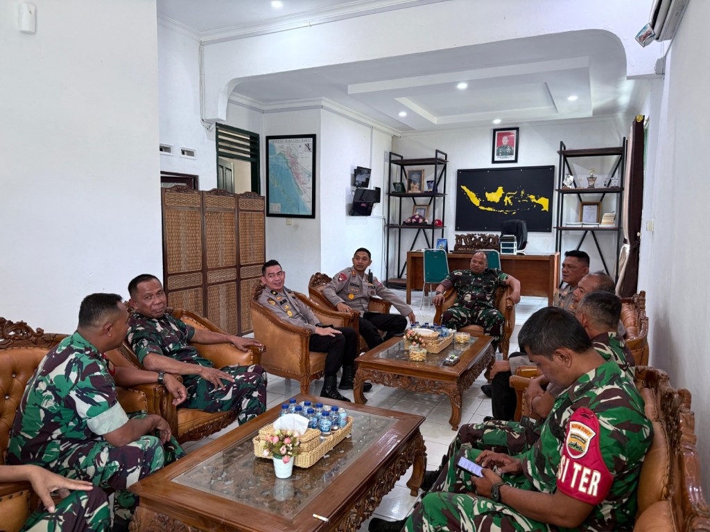 PERKUAT SINEGITAS TNI-POLRI, KAPOLRES TANAH DATAR BERSILATURAHMI KE KODIM 0307/TANAH&nbsp;DATAR