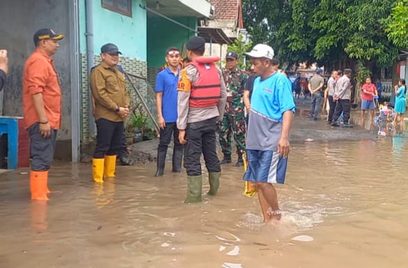 Polres Jombang Kirim Paket Sembako untuk Warga Terdampak Banjir di&nbsp;Kademangan