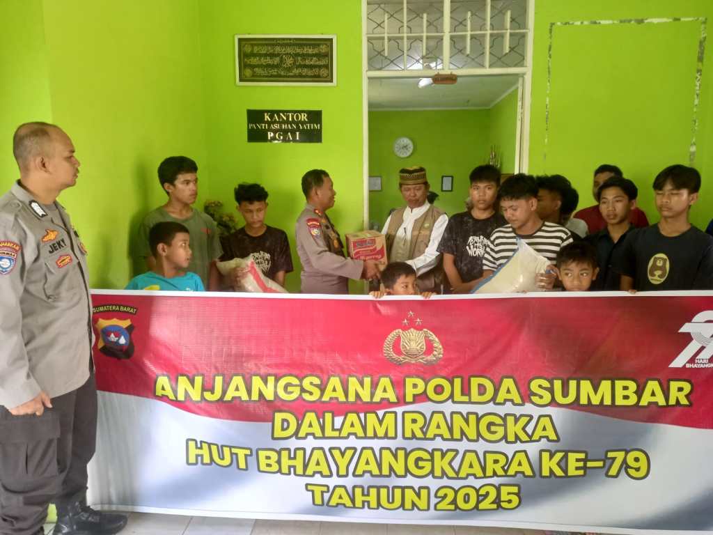 Ditbinmas Polda Sumbar Gelar Anjangsana ke Panti Asuhan dalam Rangka Hari Bhayangkara&nbsp;ke-79