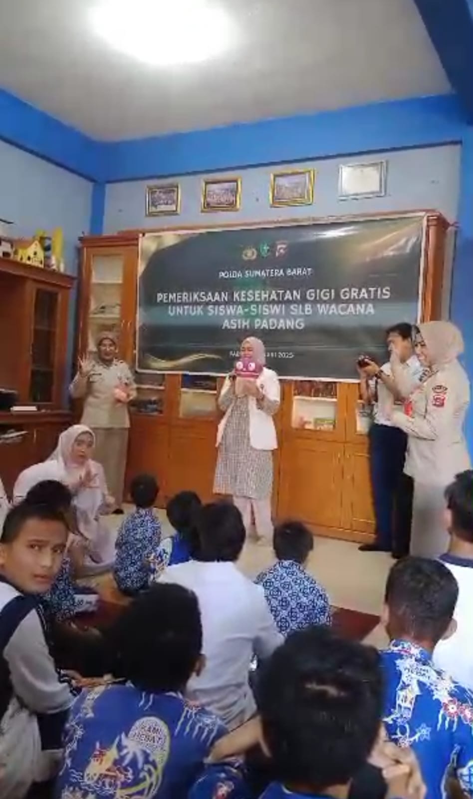 RS Bhayangkara Polda Sumbar Gelar Pemeriksaan Gigi Gratis bagi Siswa SLB Wacana Asih Padang dalam Rangka HUT Bhayangkara&nbsp;ke-79