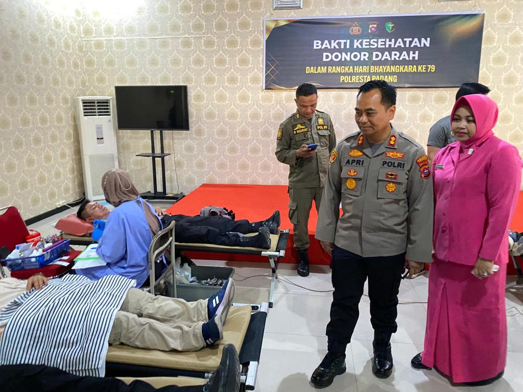 Sambut Hari Bhayangkara ke-79, Polresta Padang menggelar aksi kemanusiaan berupa donor&nbsp;darah
