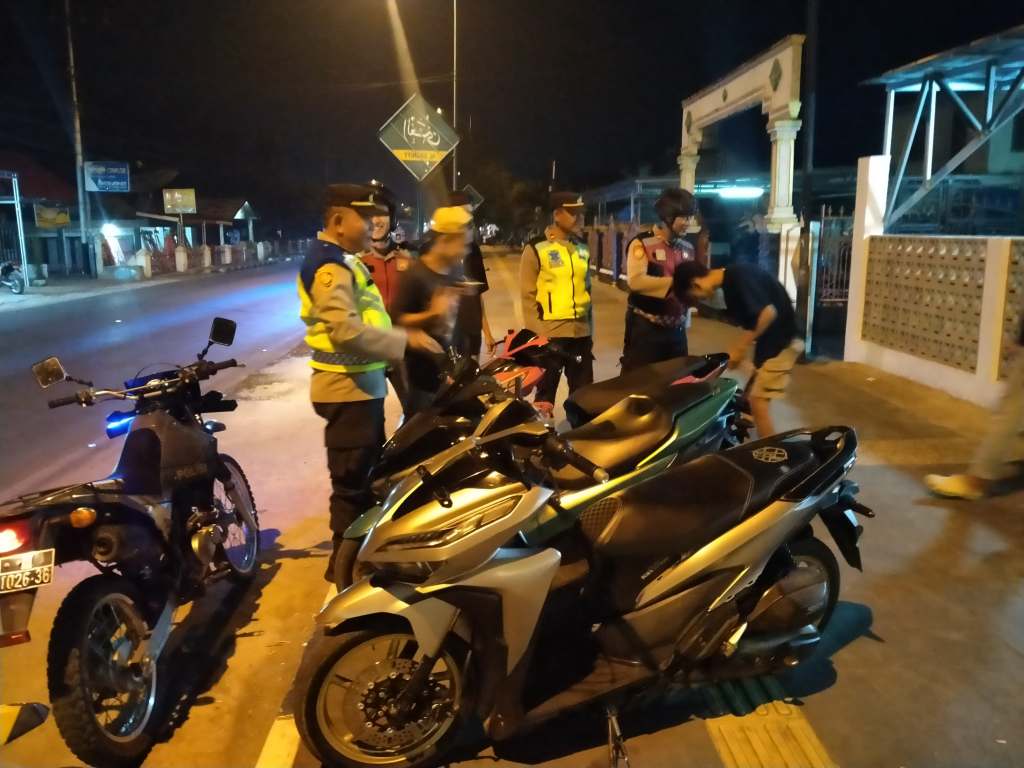 Personel Polres Solok Kota Laksanakan KRYD di Malam Minggu Guna Amankan Aktivitas&nbsp;Masyarakat