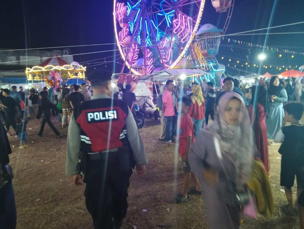 Personel Sat Samapta Polres Solok Kota Laksanakan Pengamanan Pasar Malam di Wilkum Polres Solok&nbsp;Kota