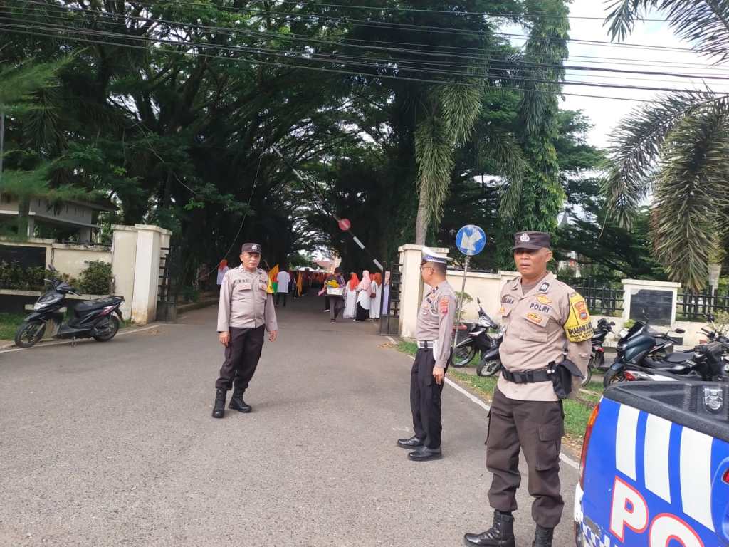 Dukung Dunia Pendidikan, Polsek Pulau Punjung Kawal Wisuda Santri&nbsp;MDTA