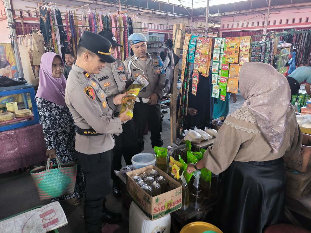 Polisi Hadir di Tengah Pasar: Kapolsek KPGD Pastikan Rasa Aman dan Harga&nbsp;Stabil