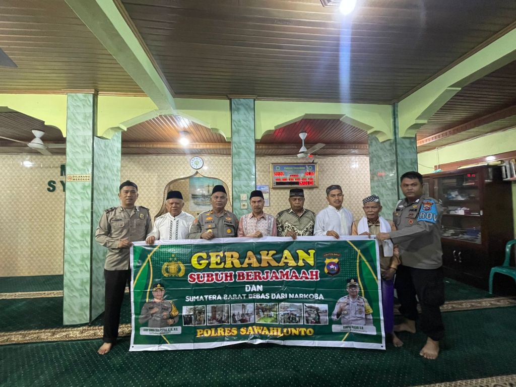 Dekatkan Diri ke Masyarakat, Kapolsek Sawahlunto Laksanakan Subuh Berjamaah dan Sarapan Pagi Bersama&nbsp;Warga