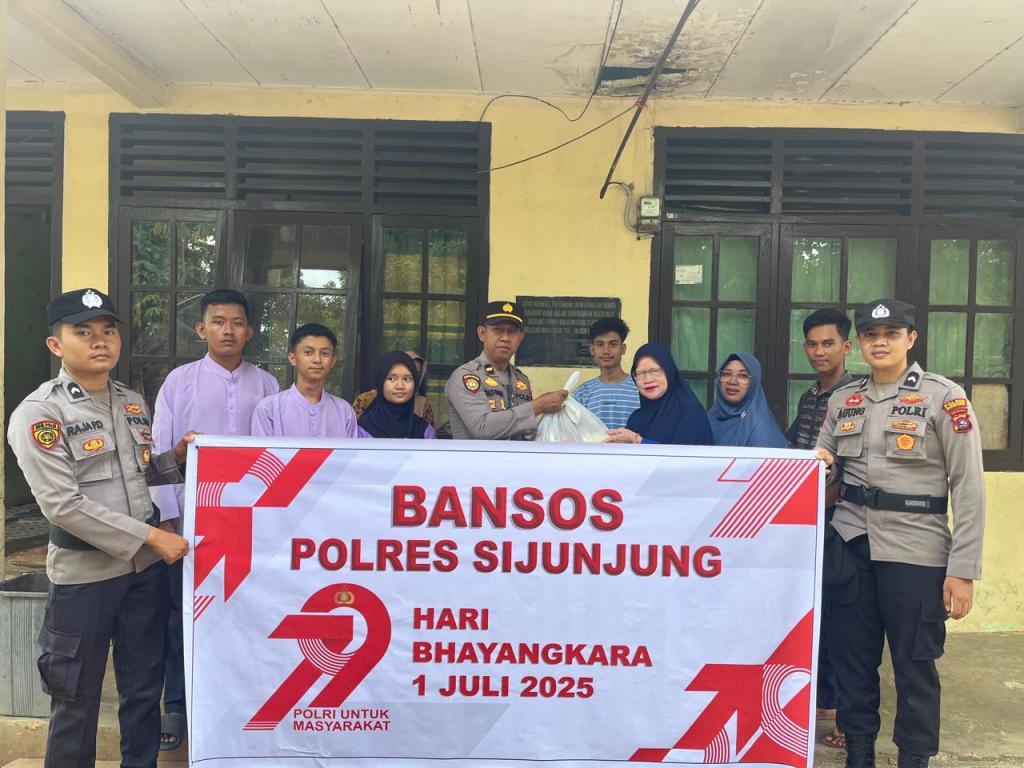 Dalam Rangka HUT Bhayangkara ke-79, Bag SDM Polres Sijunjung Laksanakan Bakti&nbsp;Sosial