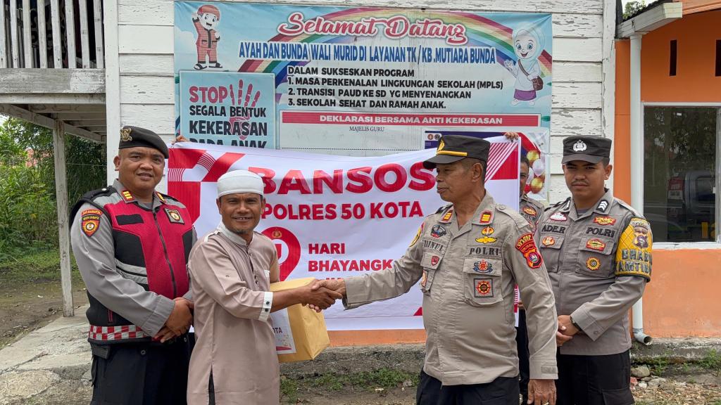 POLRES 50 KOTA DAN BHAYANGKARI CABANG 50 KOTA GELAR BANSOS DALAM RANGKA HUT BHAYANGKARA&nbsp;KE-79