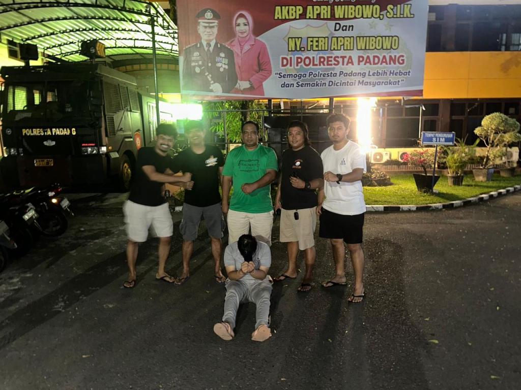 Diduga Curi iPhone 14, seorang pria berinisial AR (20) di Padang Diciduk Tim&nbsp;Klewang