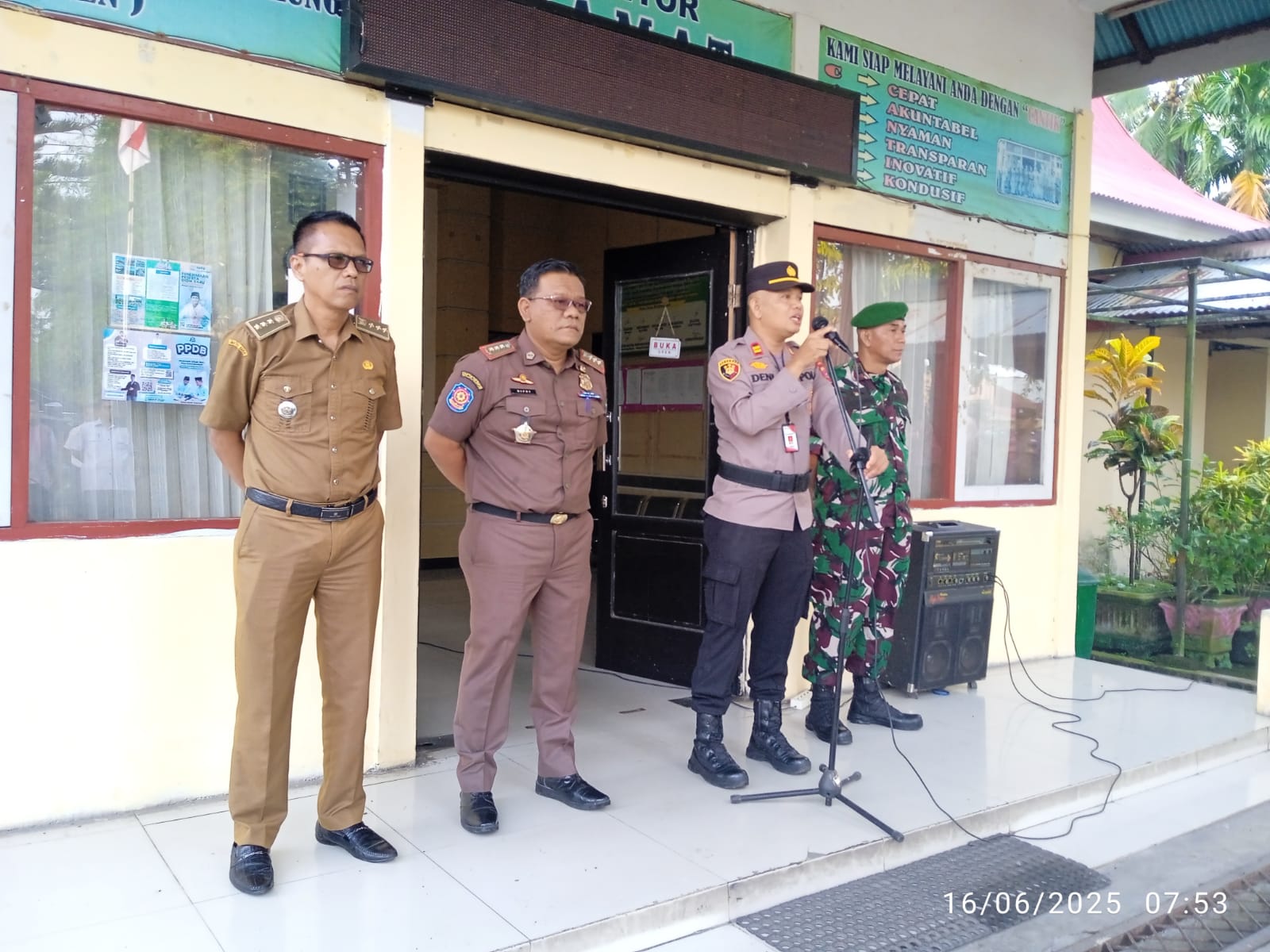 Kapolsek 2×11 Enam Lingkung Pimpin Apel Gabungan Bersama Unsur Forkopimca, Ini Penyampaiannya