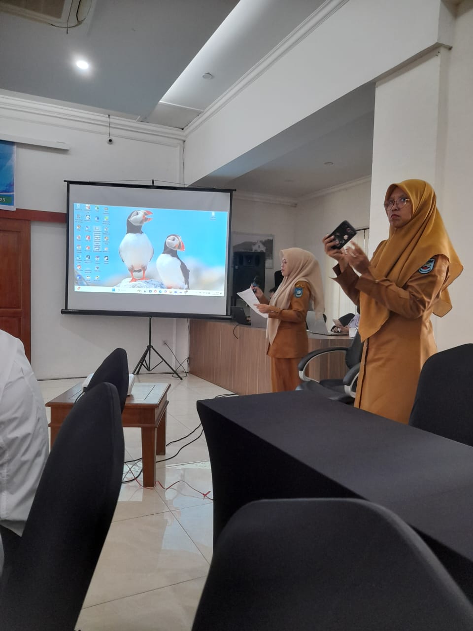 Perkuat Perlindungan Perempuan dan Anak, Kasat Reskrim dan Kasat Binmas Polres Sawahlunto Hadiri Bimtek Bersama Dinas&nbsp;Sosial