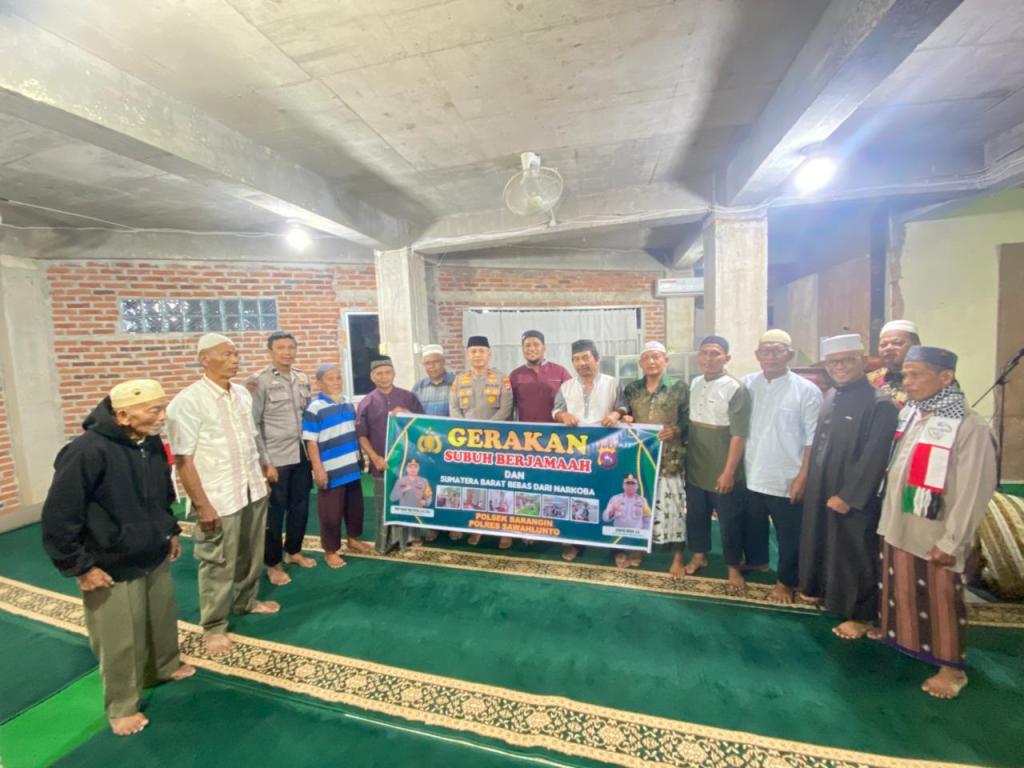 Kuatkan Iman, Dekatkan Diri ke Masyarakat: Kabag Ops Polres Sawahlunto Pimpin Gerakan Subuh Berjamaah di Masjid&nbsp;Al-Waliyyu