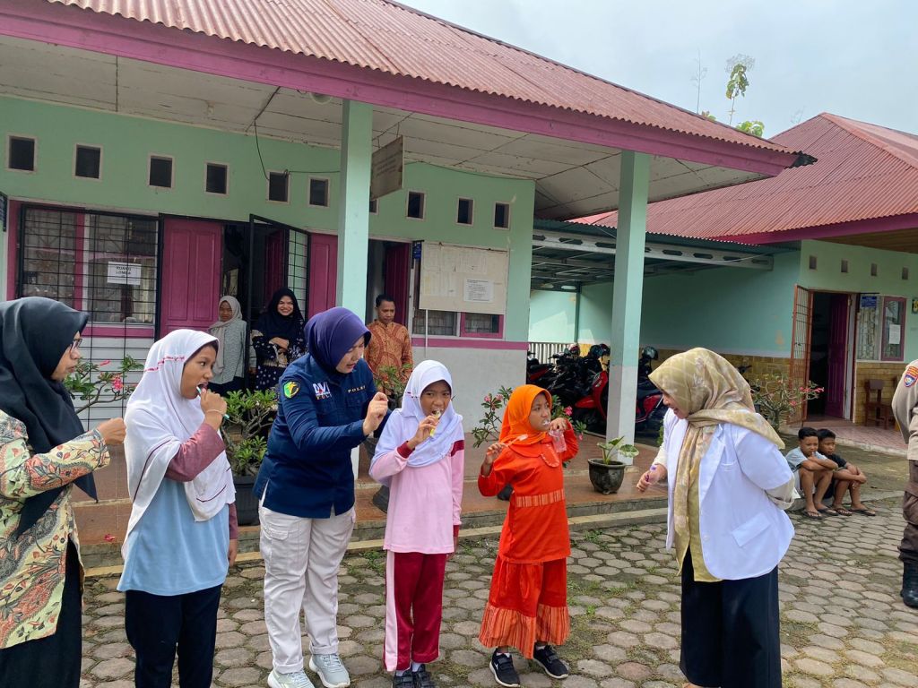 Sambut Hari Bhayangkara ke-79, Si Dokkes Polres Sawahlunto Gelar Pemeriksaan Gigi Gratis di SLBN 2&nbsp;Sawahlunto