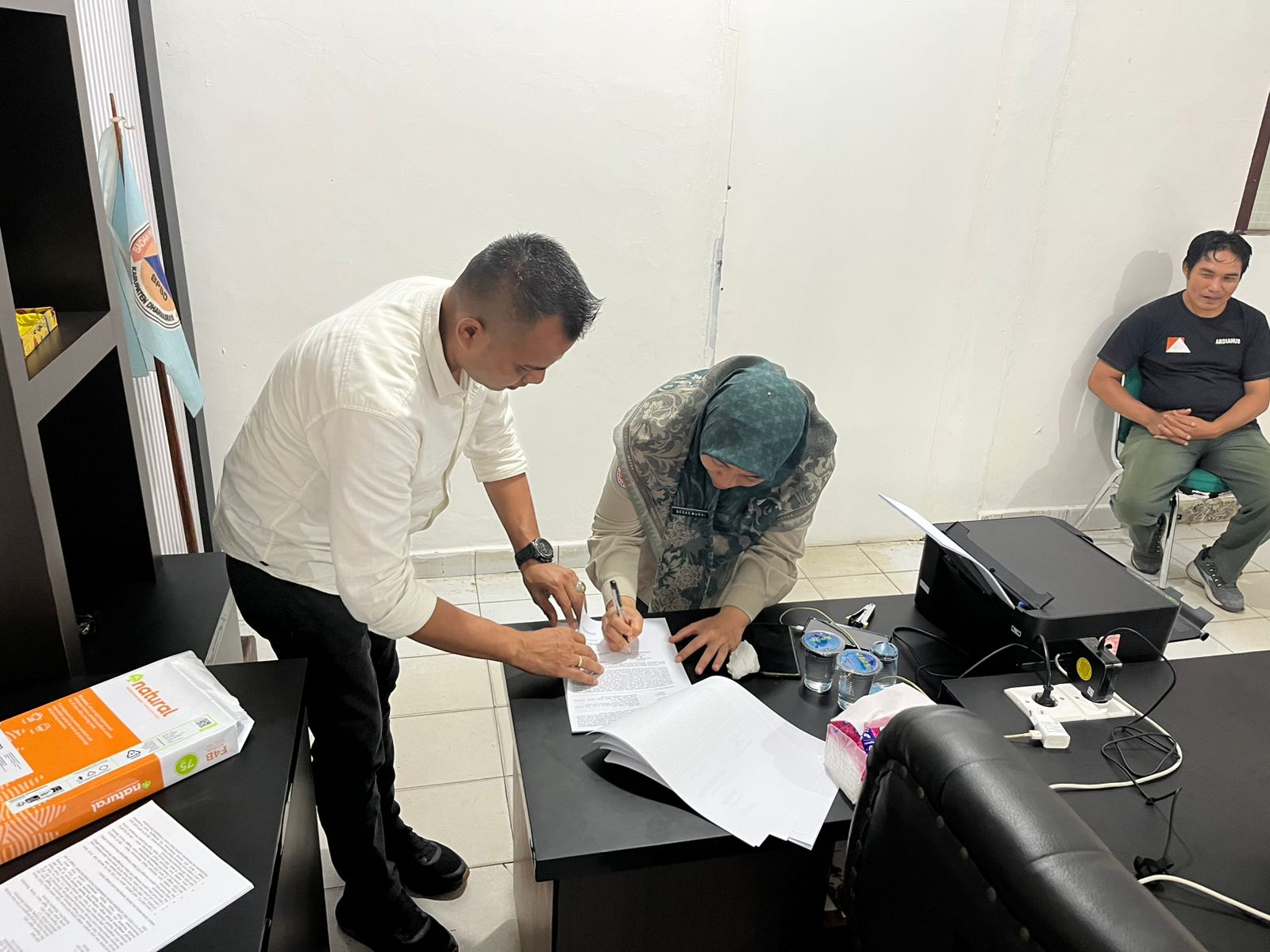 Polres Dharmasraya Lakukan Penggeledahan Kantor Bpbd Terkait Penyelidikan Dugaan Penyimpangan Dana Covid-19