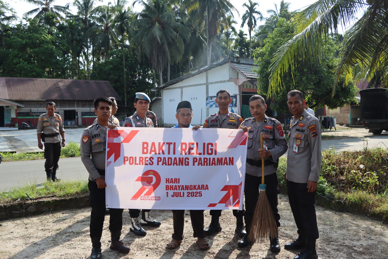 Dalam Rangka Menyambut Hut Bhayangkara ke – 79,&nbsp; Kapolres Padang Pariaman Pimpin Giat Bakti Religi