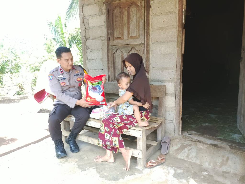 Bhakti Bhayangkara: Sembako untuk Petani dari Polres&nbsp;Dharmasraya