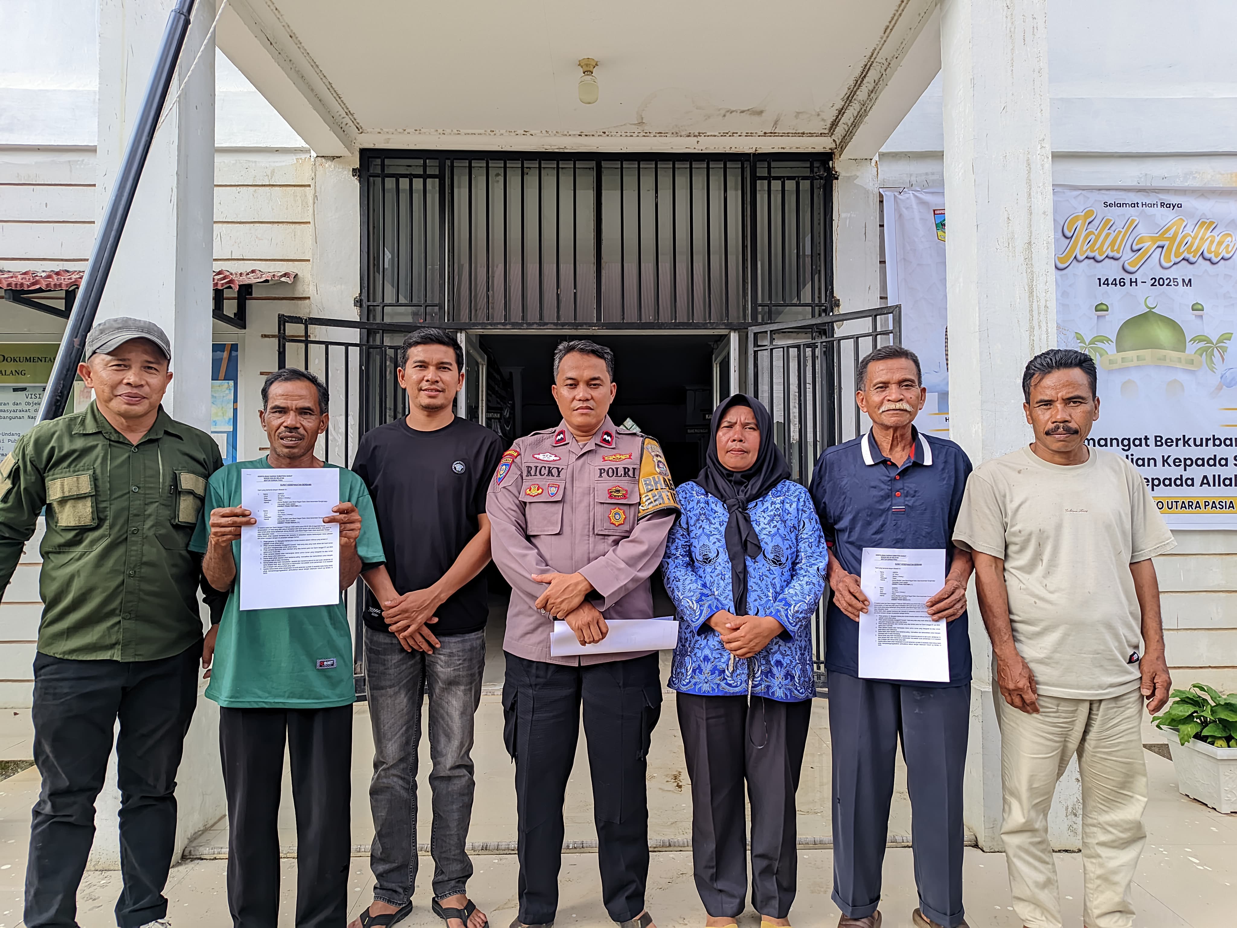 Durian Jatuh Picu Masalah, Bhabinkamtibmas Sungai Pagu Hadir Jadi Penyejuk