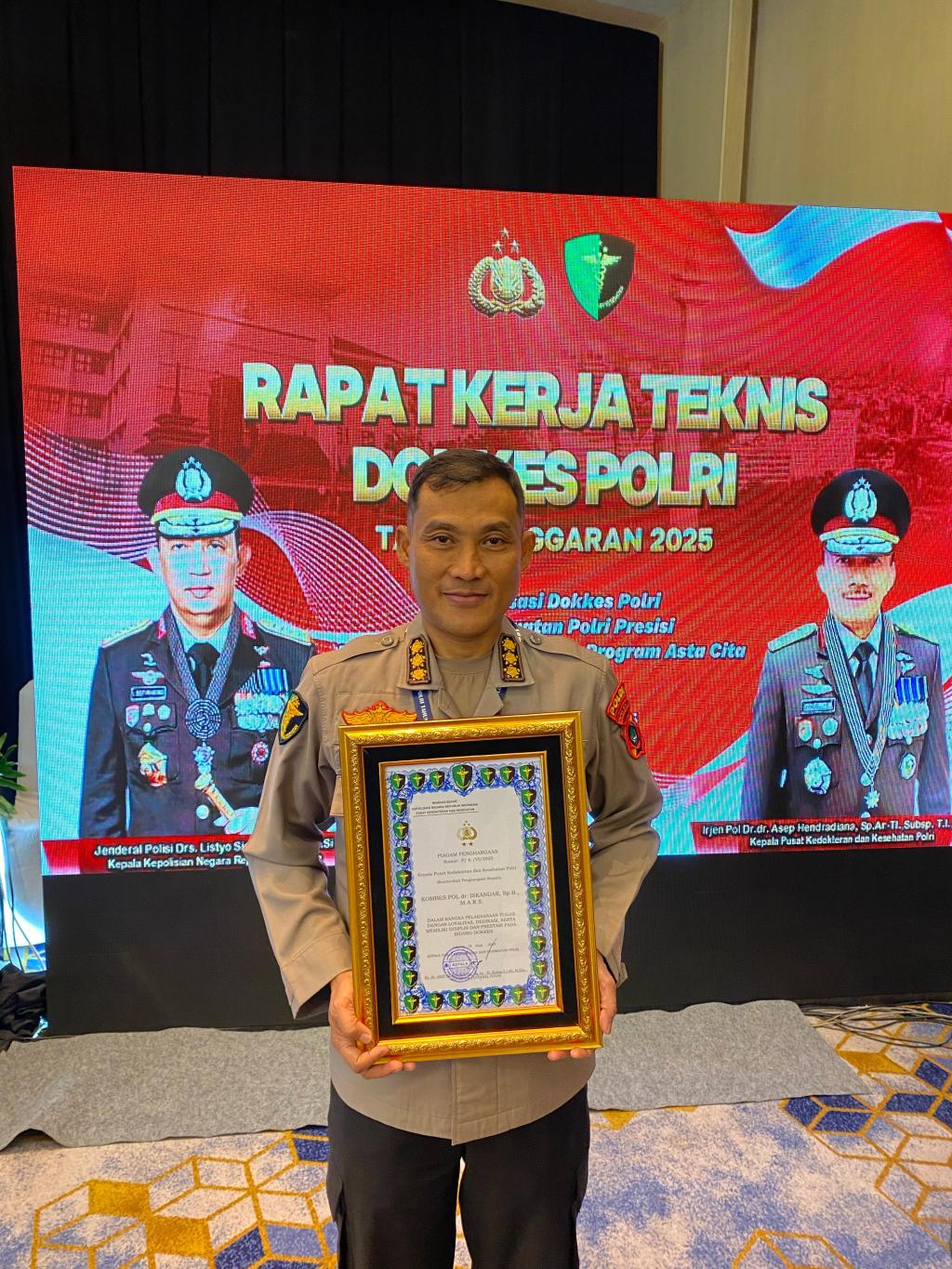 Biddokkes Polda Papua Barat Terima Dokkes Award dari Pusdokkes Polri di Rakernis&nbsp;2025