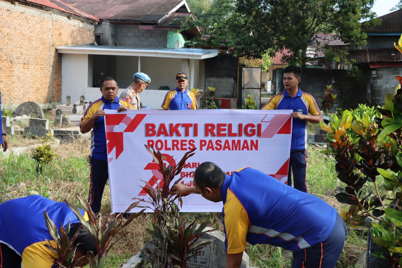 Bhakti Sosial (BAKSOS) Pemakaman Umum dan Mushola Al-Mukmin Bhayangkara dalam Rangka HUT Bhayangkara Ke-79