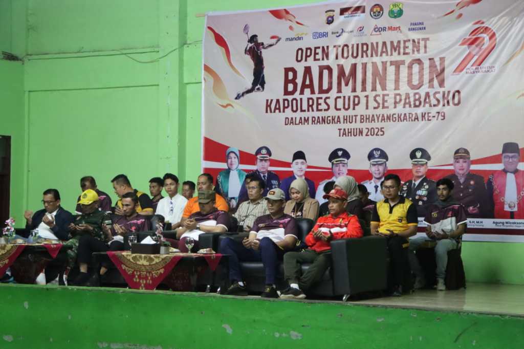 Kapolres Padang Panjang Gelar Open Turnamen Bulu Tangkis Sambut HUT Bhayangkara&nbsp;ke-79