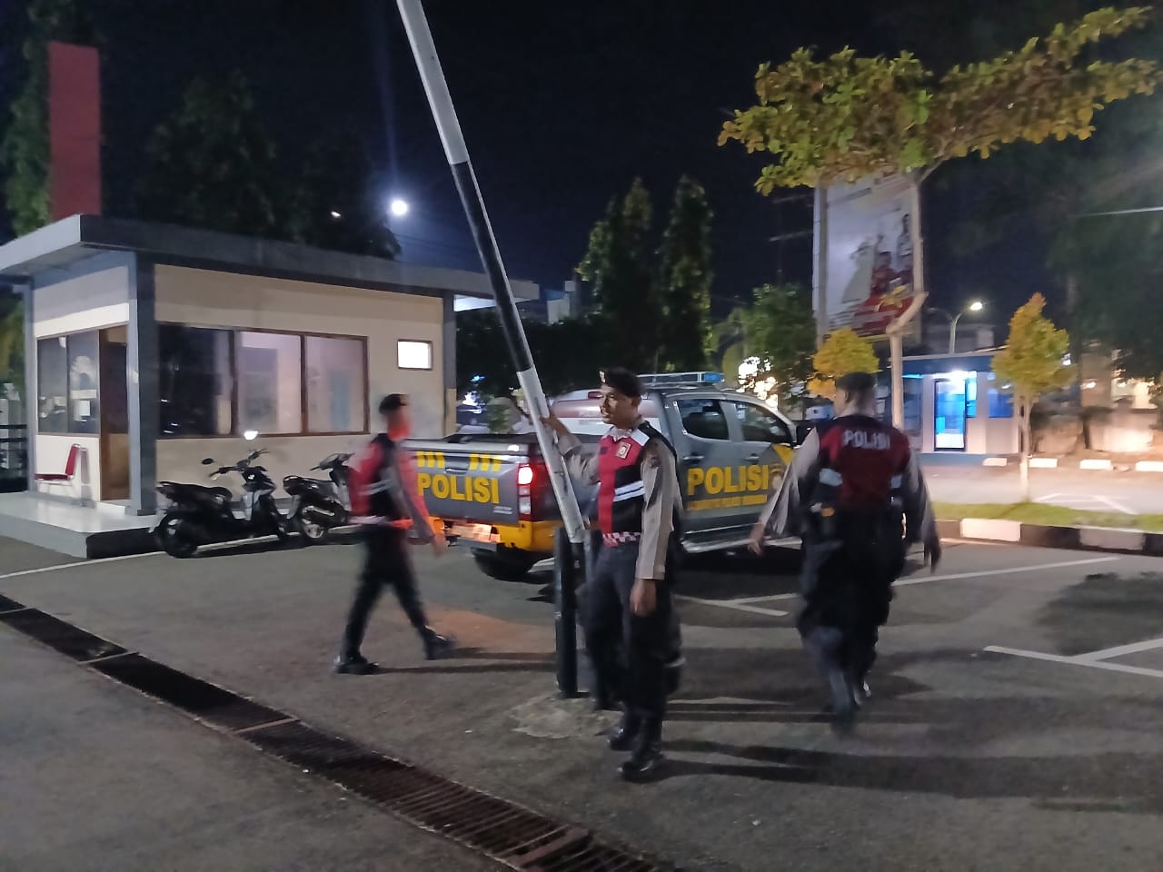 PATROLI GABUNGAN POLRES PARIAMAN ANTISIPASI BALAP LIAR DI MALAM AKHIR PEKAN