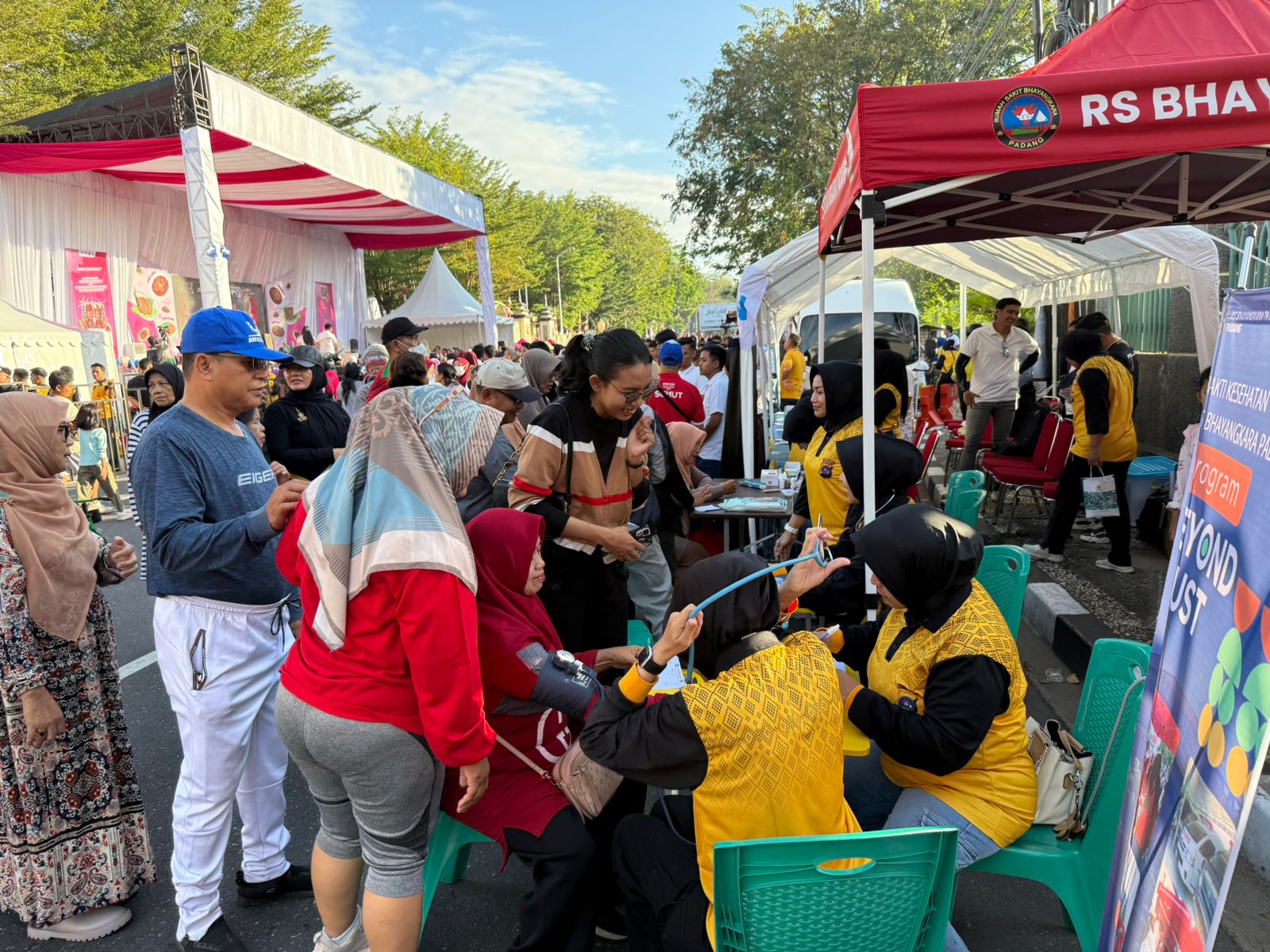 Sambut Hari Bhayangkara ke-79,&nbsp; Car Free Day Padang Meriah dengan Pelayanan Publik Gratis, Kabid Humas Polda Sumbar: Wujud Kedekatan Polri dengan Masyarakat