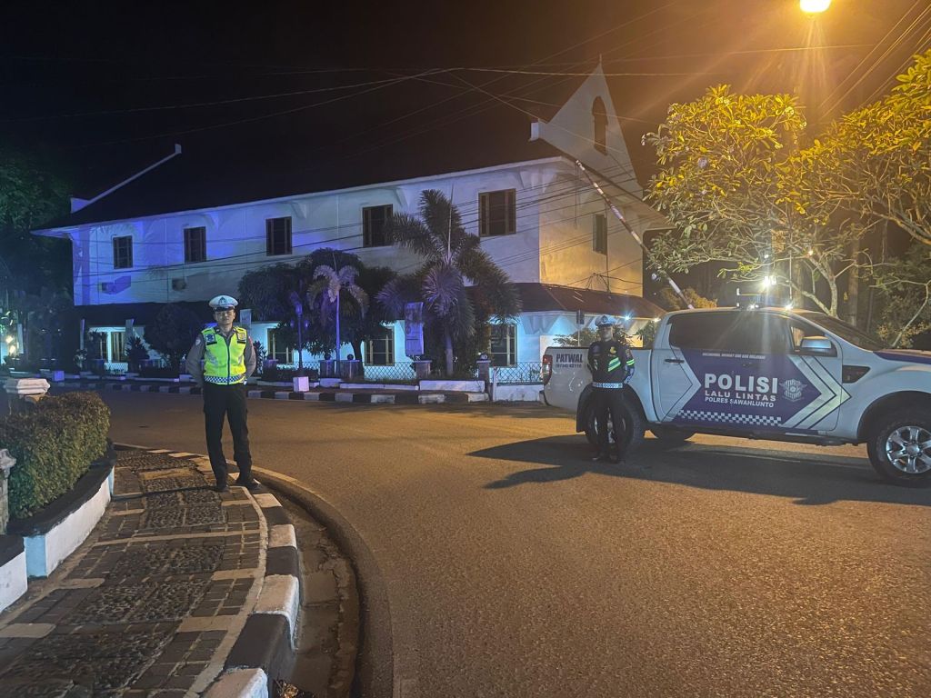 Satuan Lalulintas Polres Sawahlunto Gelar Blue Light Patrol, Pastikan Keamanan Malam&nbsp;Hari