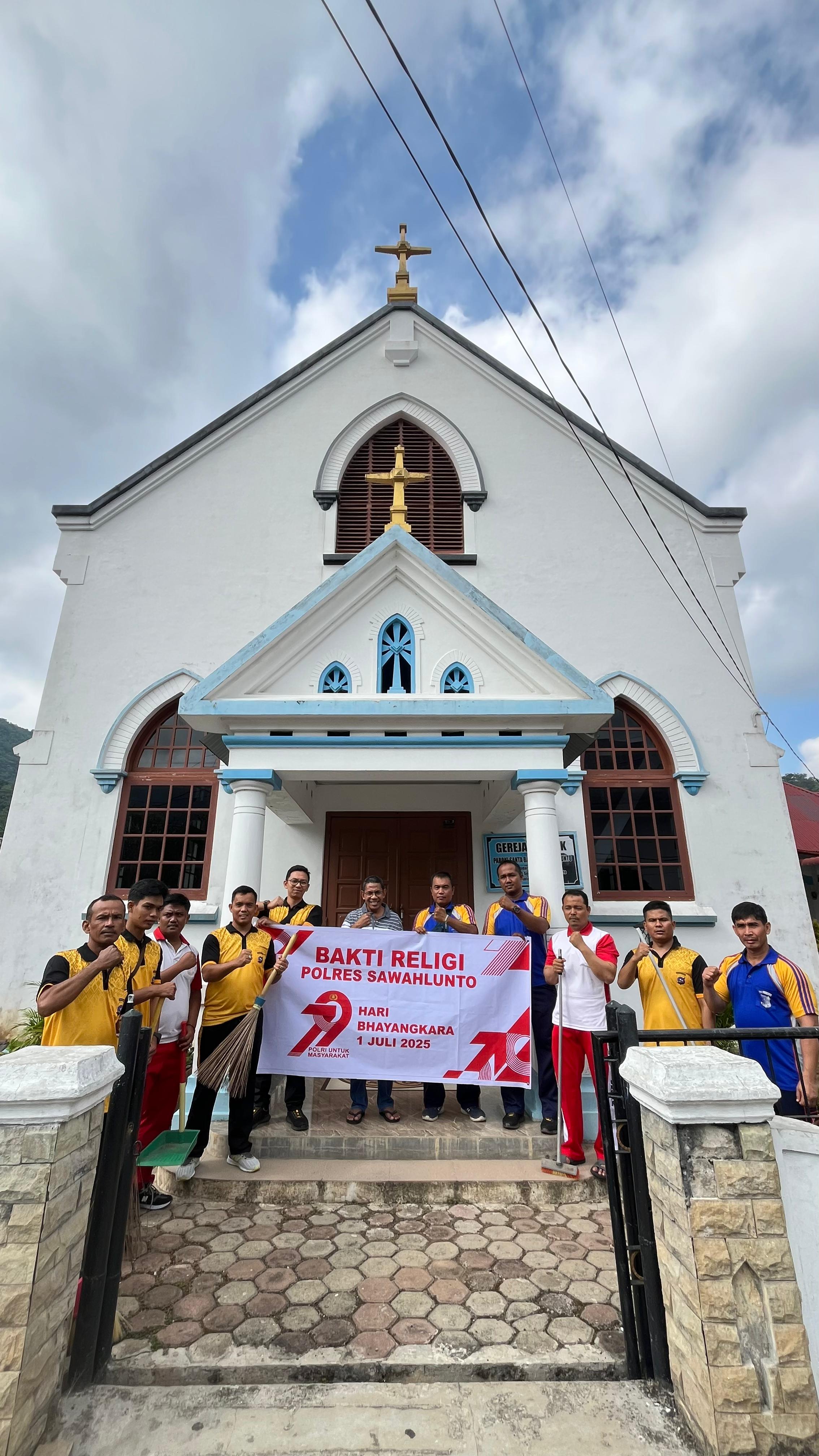 Bakti Religi di Gereja Santa Barbara Kecamatan Lembah Segar Sambut Hari Bhayangkara ke-79