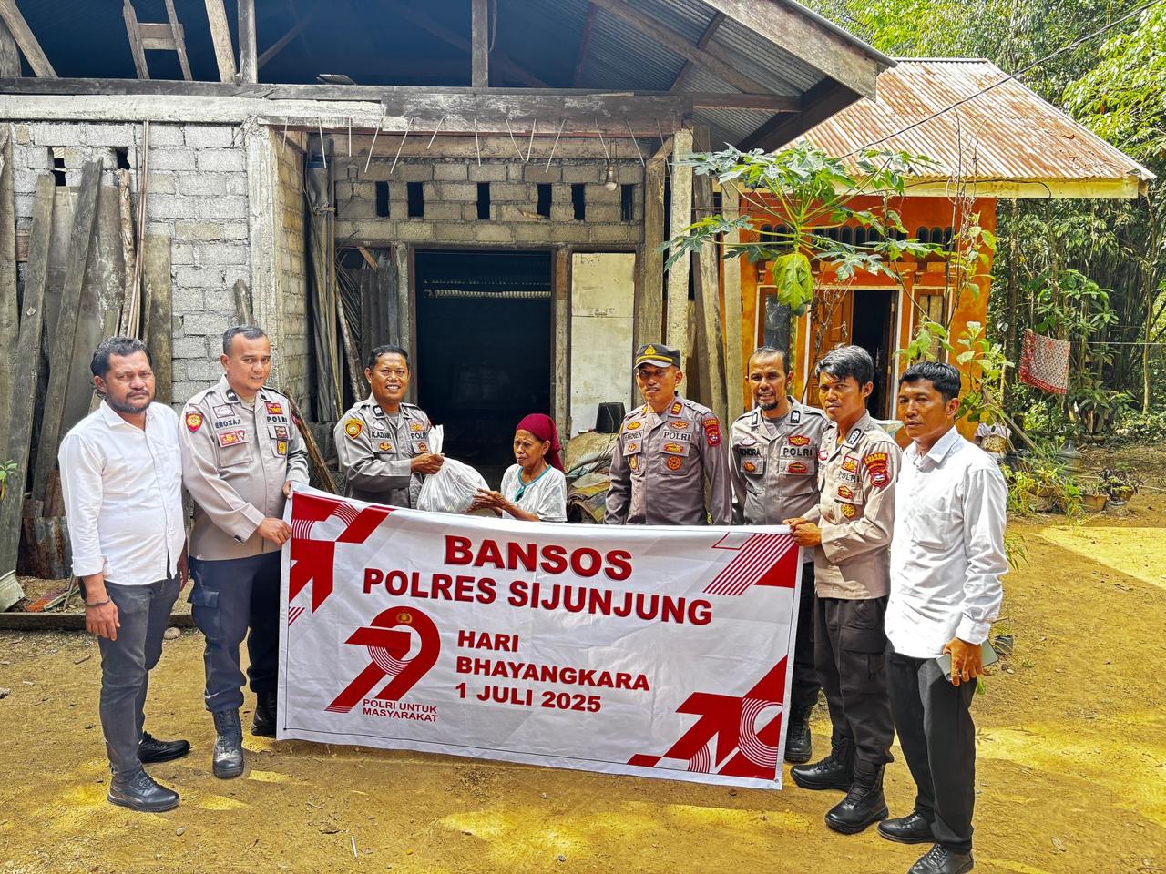 Satuan Intelkam Polres Sijunjung, Laksanakan Bakti Sosial Dalam Menyambut HUT Bhayangkara ke-79