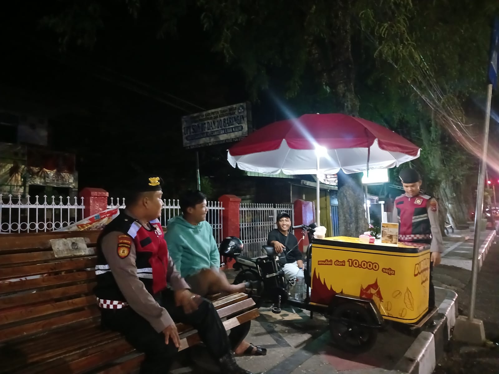 Ciptakan Kamtibmas Aman dan Kondusif,&nbsp; Personil Polres Tanah datar Laksanakan Patroli Dialogis di Lokasi Kegiatan Masyarakat