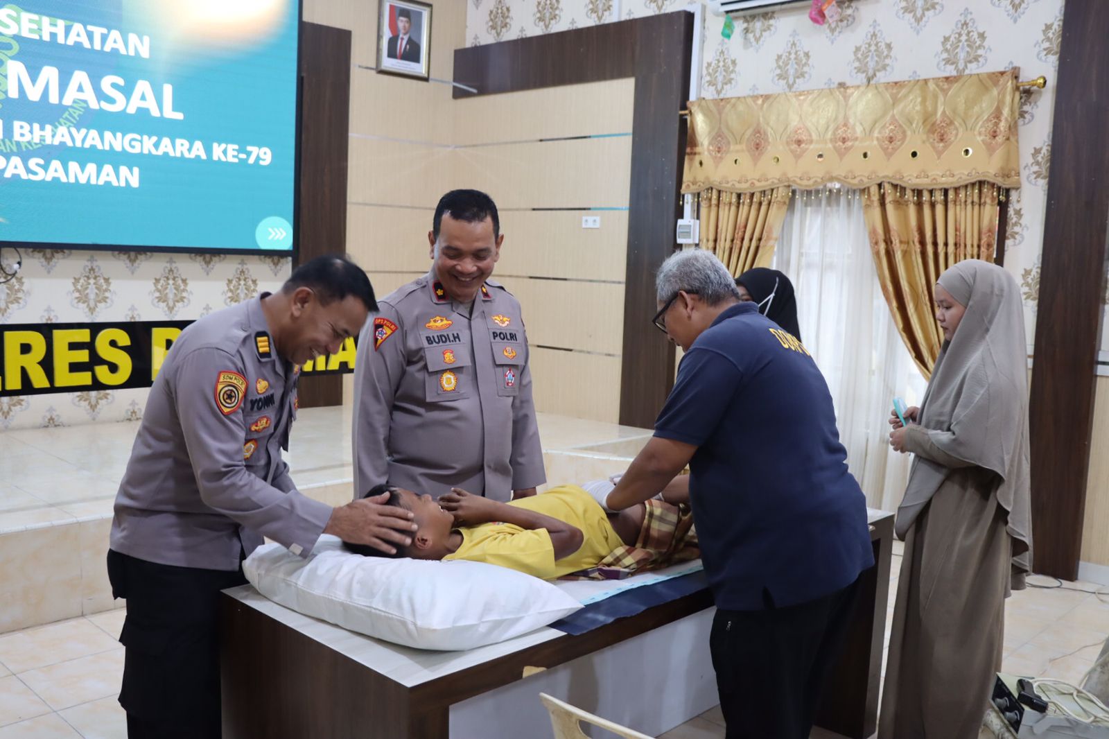 Polres Pasaman Gelar Sunatan Massal Dalam Rangka Hut Bhayangkara Ke 79