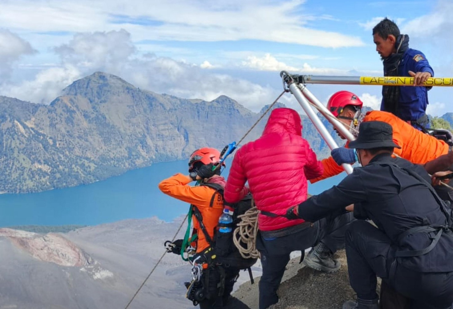 Tim SAR Gabungan Hadapi Medan Ekstrem dalam Misi Penyelamatan Pendaki Asal Brasil di Rinjani
