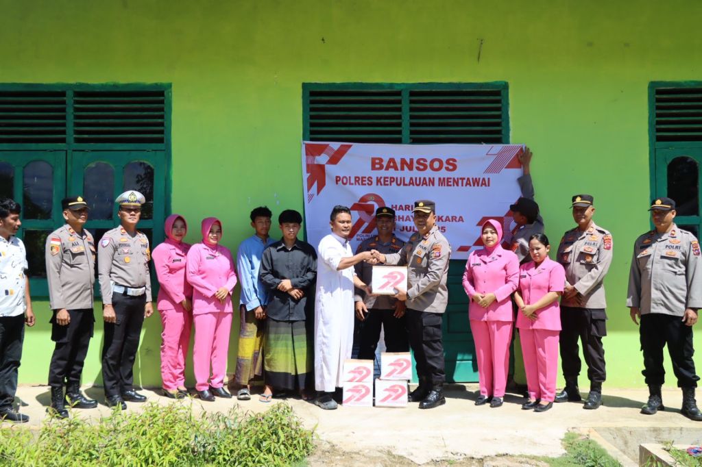 Polres Kepulauan Mentawai Salurkan Bantuan Sosial di Pesantren Hidayatullah dalam Rangka HUT Bhayangkara&nbsp;ke-79