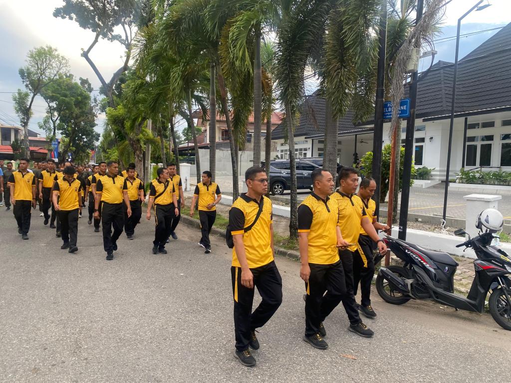Kapolres Dharmasraya Ikuti Olahraga Bersama Forkopimda Sumbar Peringati Hari Hari Gerak Bhayangkari ke-73 dan Bhayangkara&nbsp;ke-79