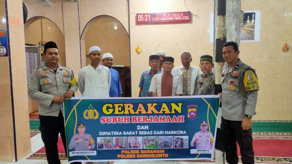 Polsek Barangin Polres Sawahlunto Gelar Gerakan Subuh Berjamaah di Masjid&nbsp;Babussalam