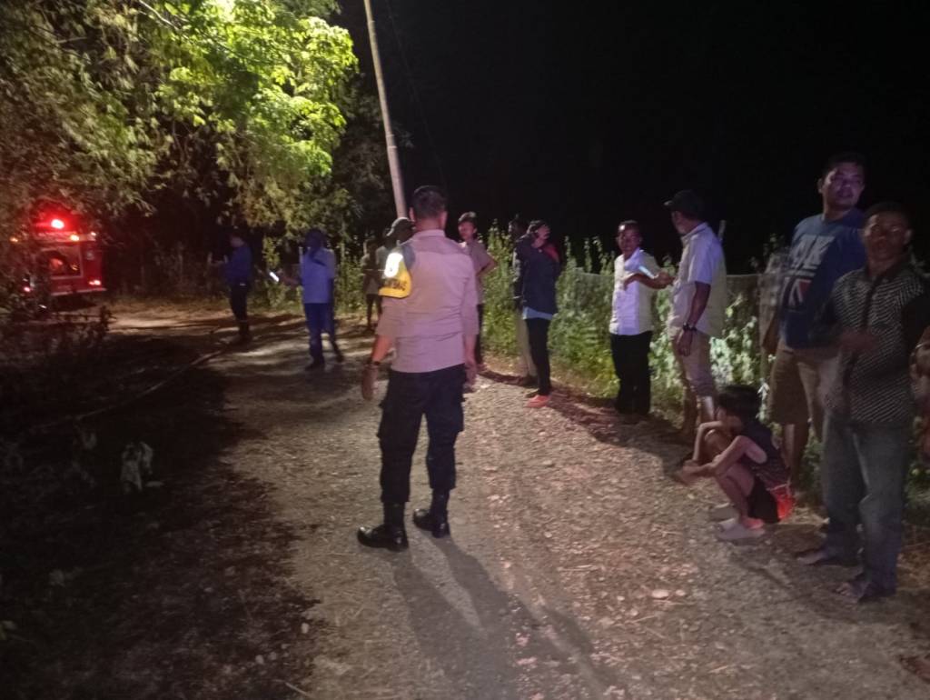 Kebakaran Lahan, Personel Polsek IV Nagari Turun Tangan Bantu Padamkan&nbsp;Api