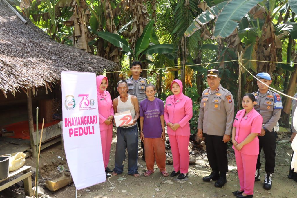 Kepedulian Bhayangkari untuk Masyarakat: Bantuan Sosial dalam Rangka HKGB&nbsp;Ke-73