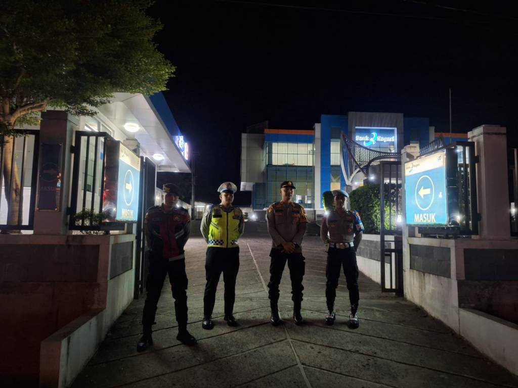 Antisipasi Kriminalitas, Polres Agam melaksanakan patroli&nbsp;Bluelight