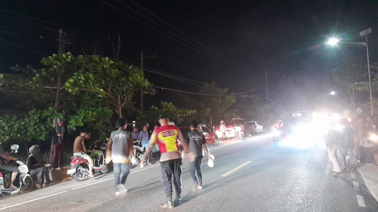 Polres Pd. Pariaman Amankan Jalannya Pawai Obor di Kecamatan Sintuk Toboh Gadang dalam Rangka Menyambut 1 Muharram 1447 H