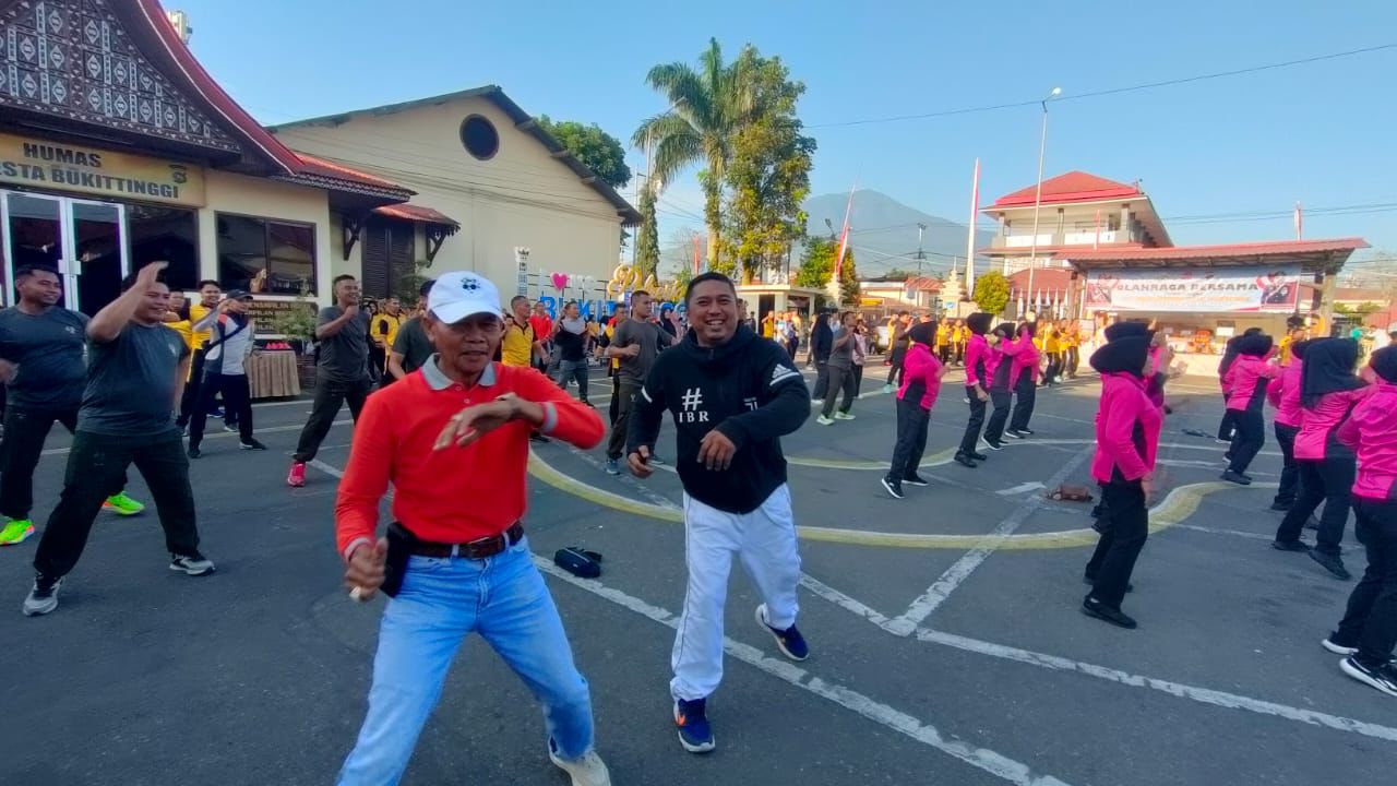 Polresta Bukittinggi Gelar Olahraga Bersama Jelang Hari Bhayangkara ke-79