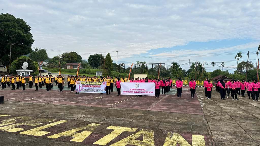Pagi Ceria, Bhayangkara Bahagia: Olahraga Bersama Warnai Semangat Jelang HUT ke-79 di Polres Solok&nbsp;Selatan