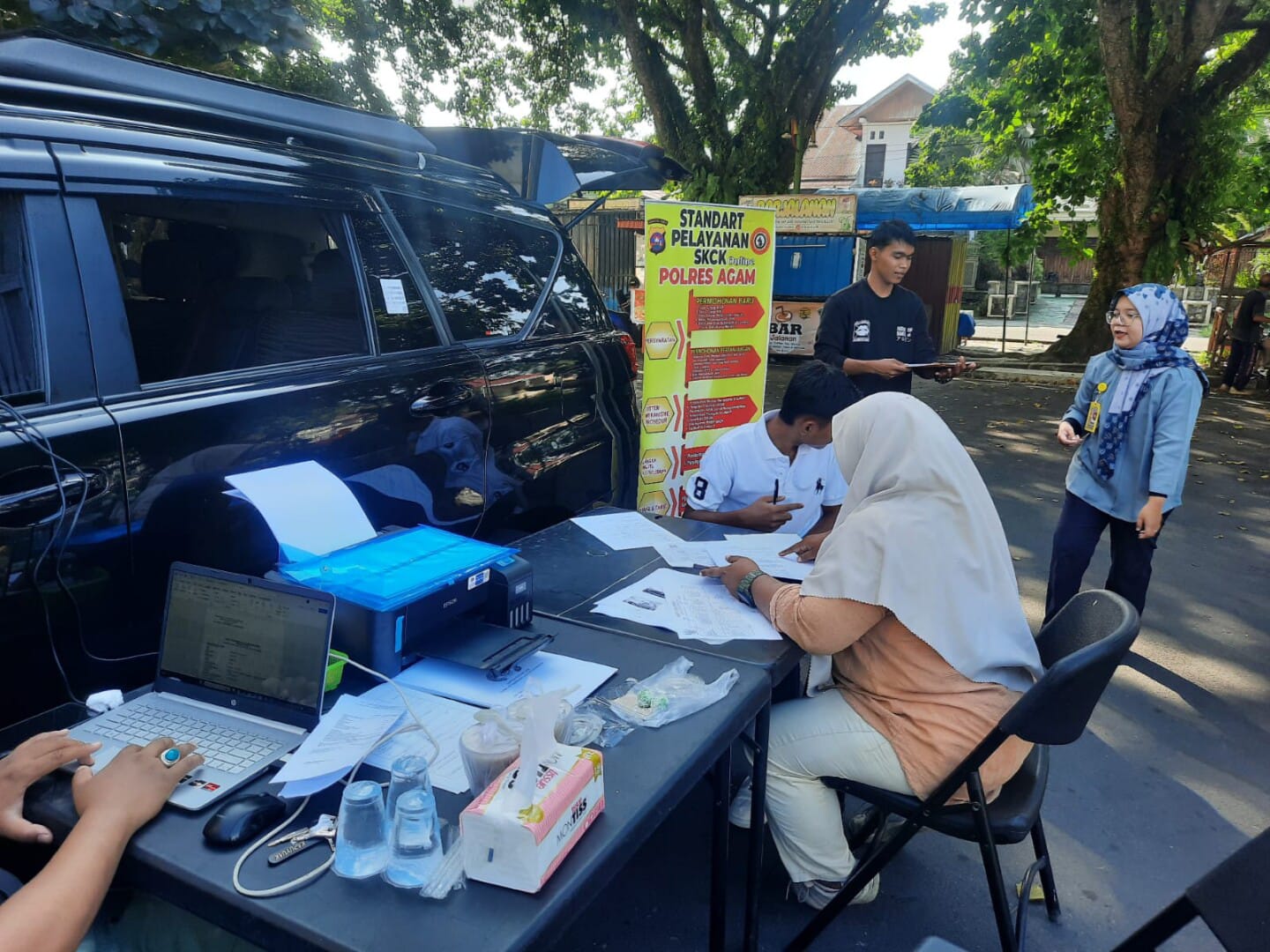 Sambut Hari Bhayangkara Ke-79,&nbsp; Polres Agam Gelar Pelayanan Publik di Lapangan GOR Rang Agam Lubuk Basung